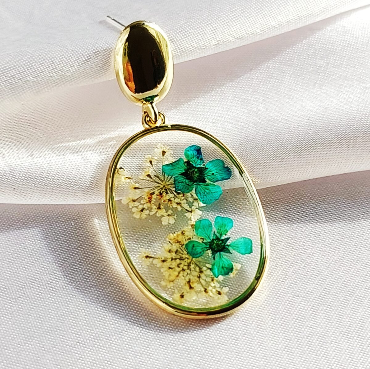 Clear Resin Floral Earring - Image 5