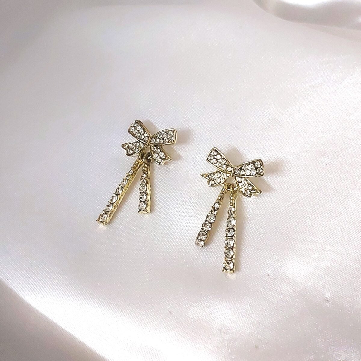Bow Ribbon Earrings - Image 1