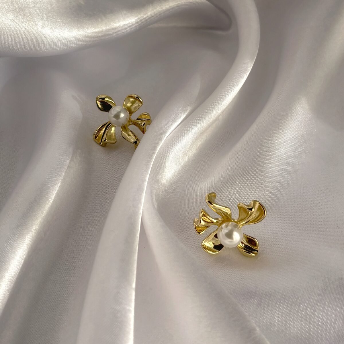Golden Flower Pearl Earring - Image 3