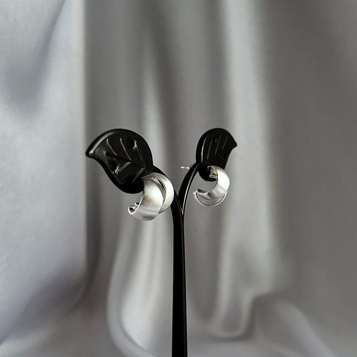 English Lock Earring - Image 2