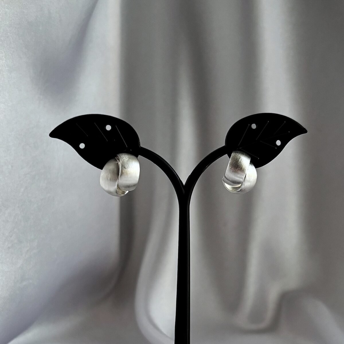 English Lock Earring - Image 1