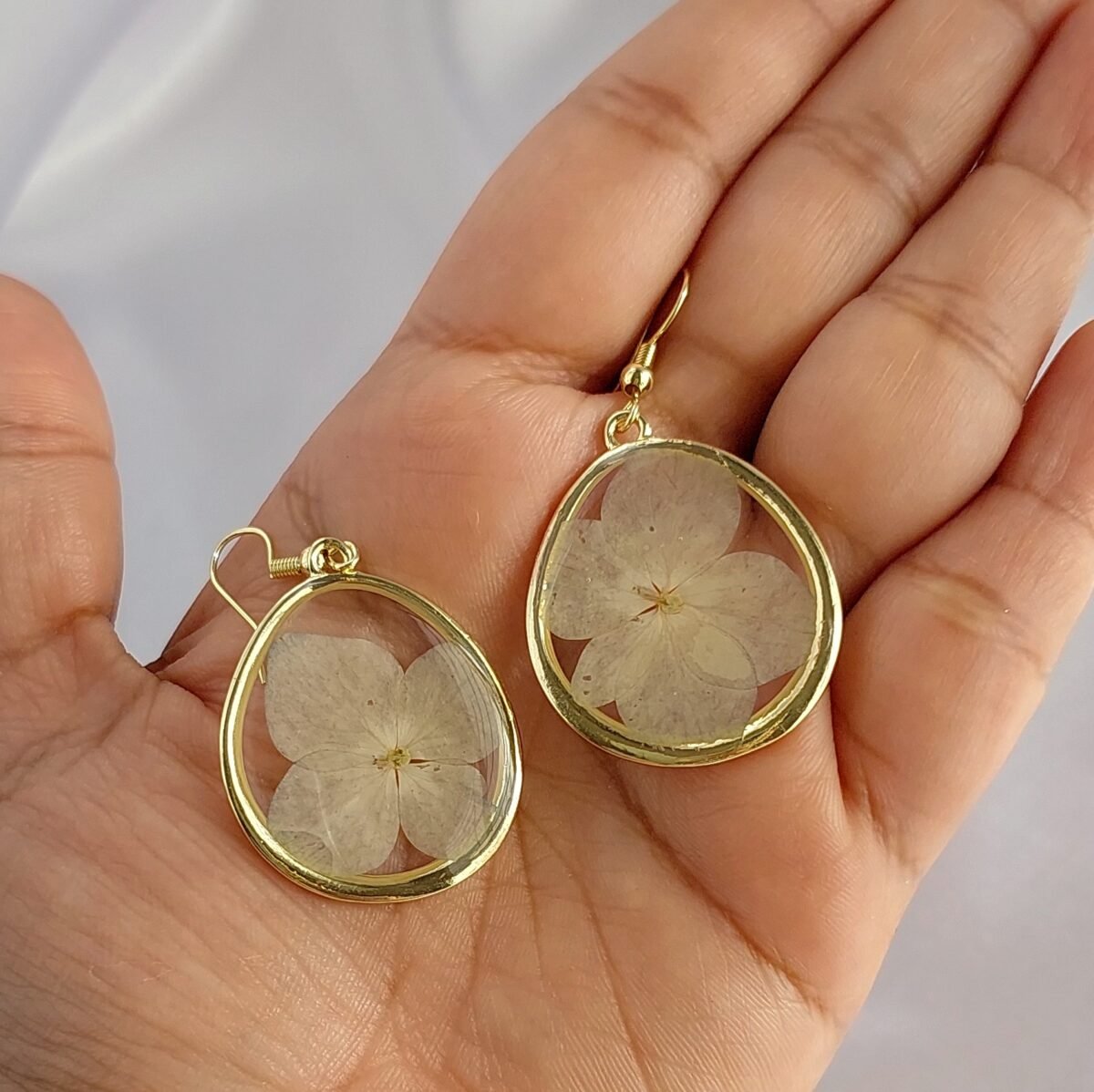 Pink Single Flower Design Clear Resin Hanging Earring - Image 8
