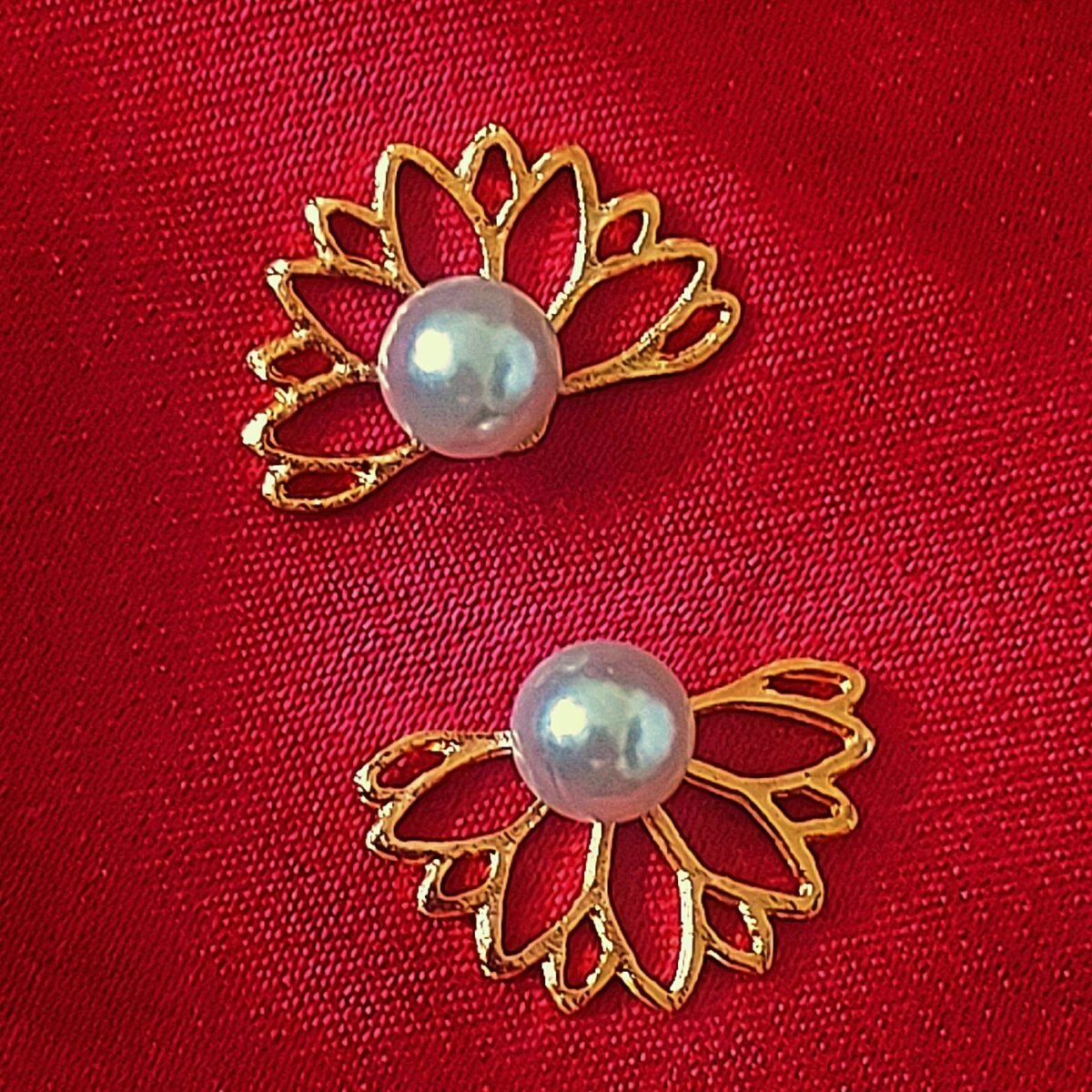 Pearl Flora detachable earring - Image 1